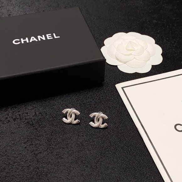 Authentic Chanel earrings✅✅ - Picture 7 of 8